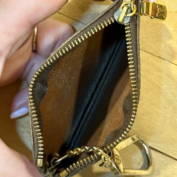Louis Vuitton Monogram Key Pouch - Picture 8 of 8